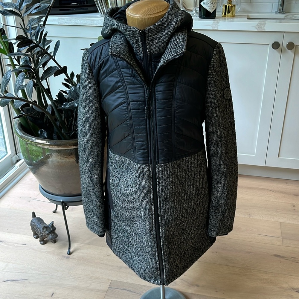 NWT Chillax black nylon and grey fabric long sleeve hooded zip front jacket